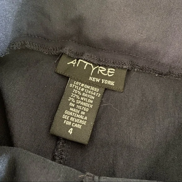 Attyre New York Navy Blue Midi Length Shorts Woman's Size 4 - Picture 7 of 8